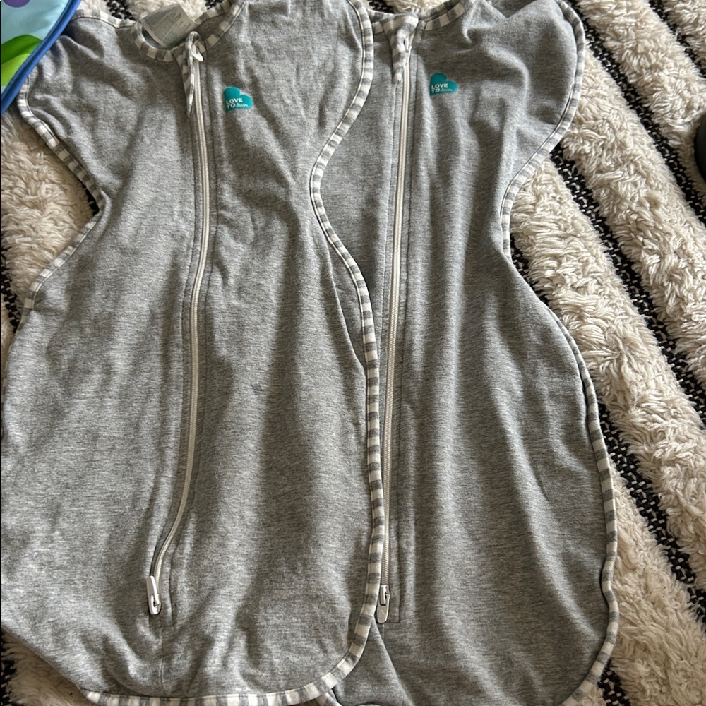 Two Love to Dream Swaddles UP
Newborn and small